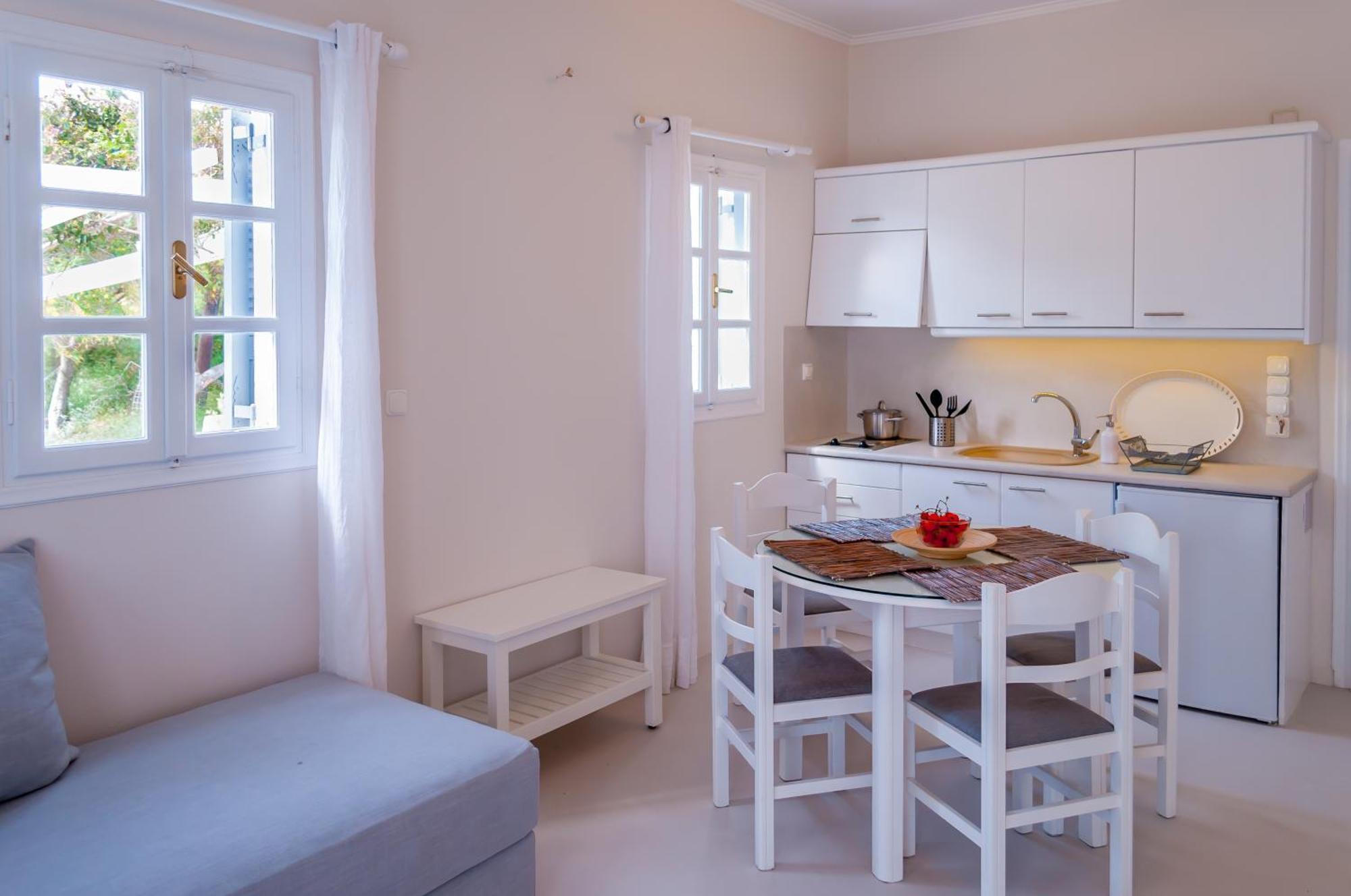 Milos Bay Suites Adamantas  Ruang foto