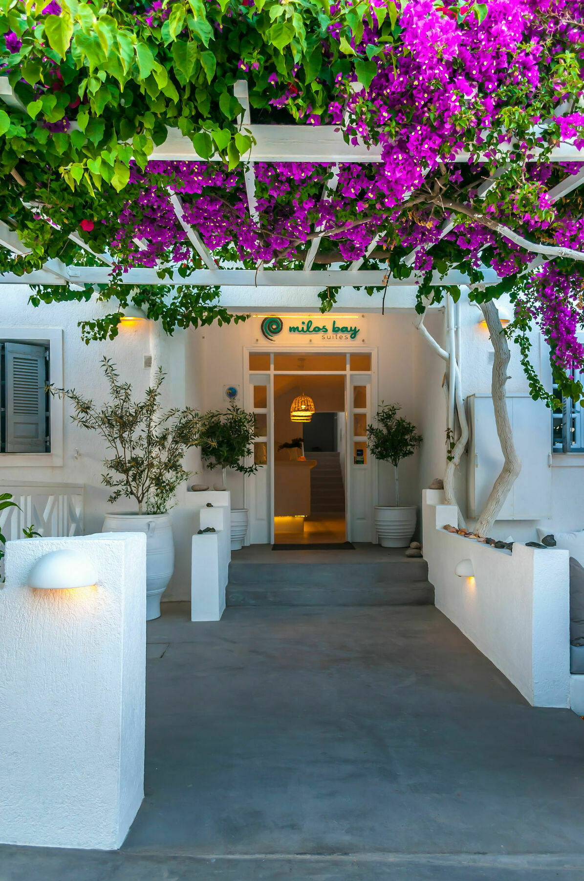 Milos Bay Suites Adamantas  Bagian luar foto